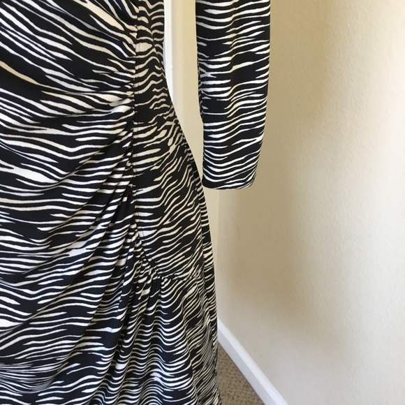 NWOT Tahari Dress. Excellent condition. NWOT - Picture 2 of 4